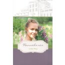 Ein Mädchen mit einem Blumenstrauß