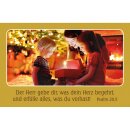 Kärtchen mit Bildmotiv Kinder packen Geschenk aus