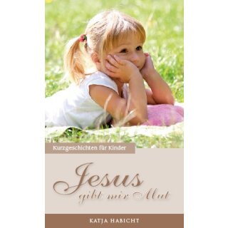 kleines Mädchen auf dem Rasen