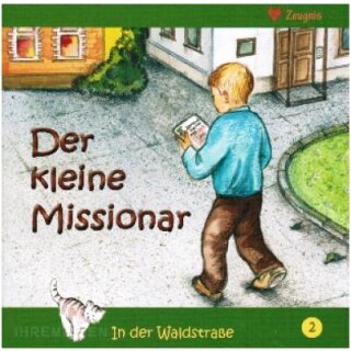 Junge geht mit einem Buch über die Straße