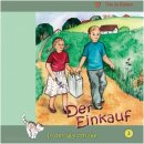 Zwei Kinder gehen mit einer Einkaufstasche auf einem Feldweg