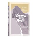 Frau wandert auf einen Bergpfad